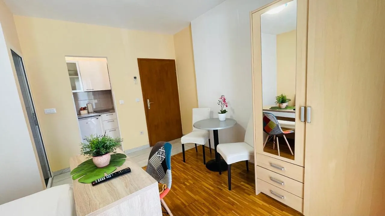 Apartmans And Rooms Madunic I Split Pensión